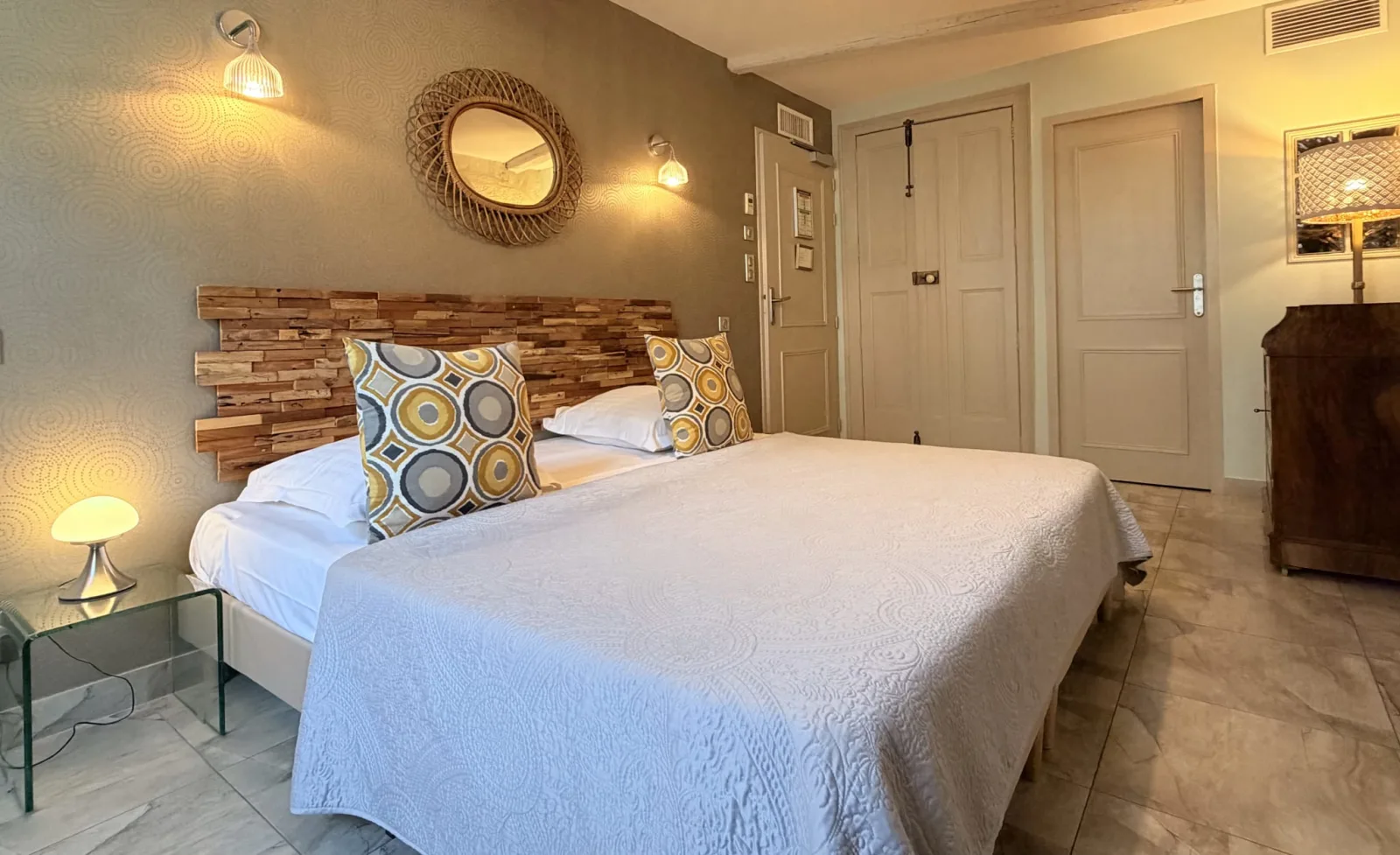 Chambre D — Chaleur et couleur