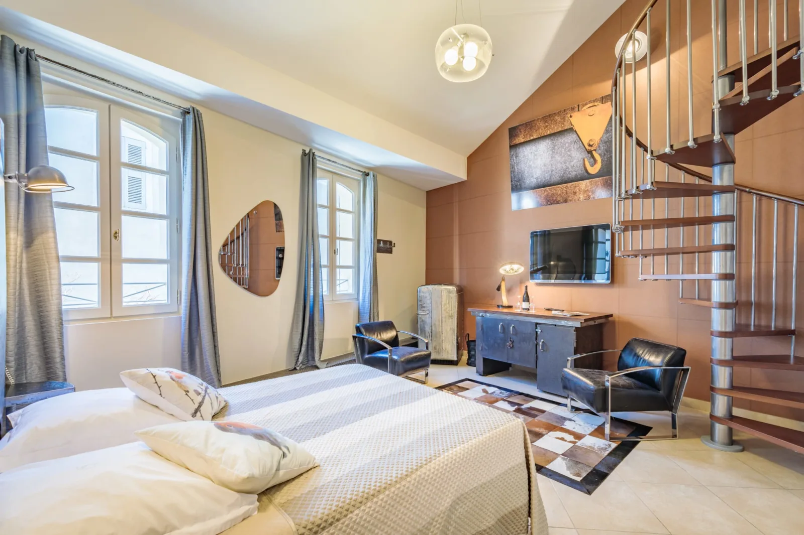 Suite E — Duplex — Deux niveaux à vivre